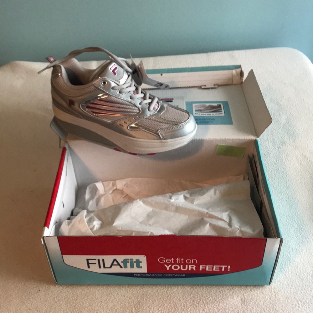 FILA -NWT- athletic shoe- size 8